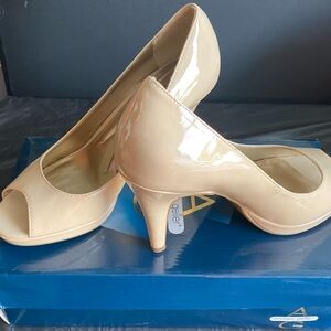 Carolyn Nude Patent